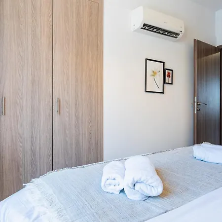 Made With 1-br By Finikoudes Apartament *