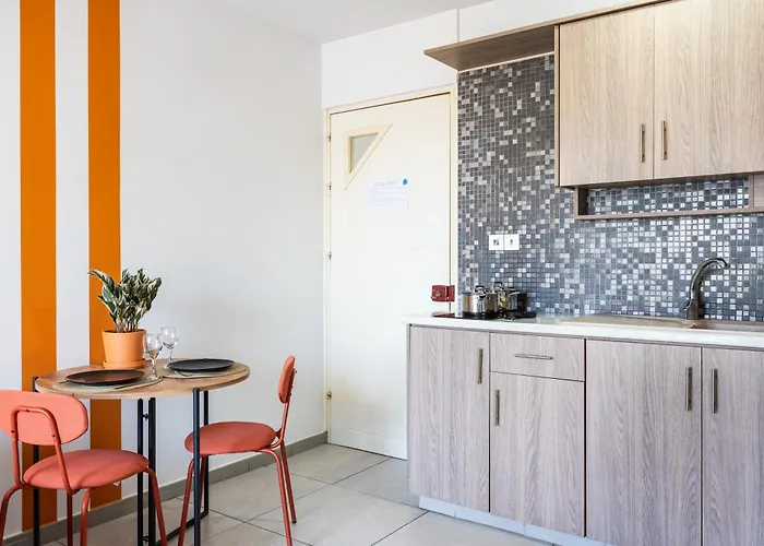 Made With 1-br By Finikoudes Apartment