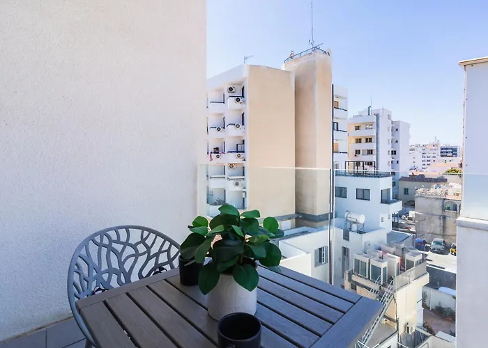 Made With 1-br By Finikoudes Lägenhet Larnaca