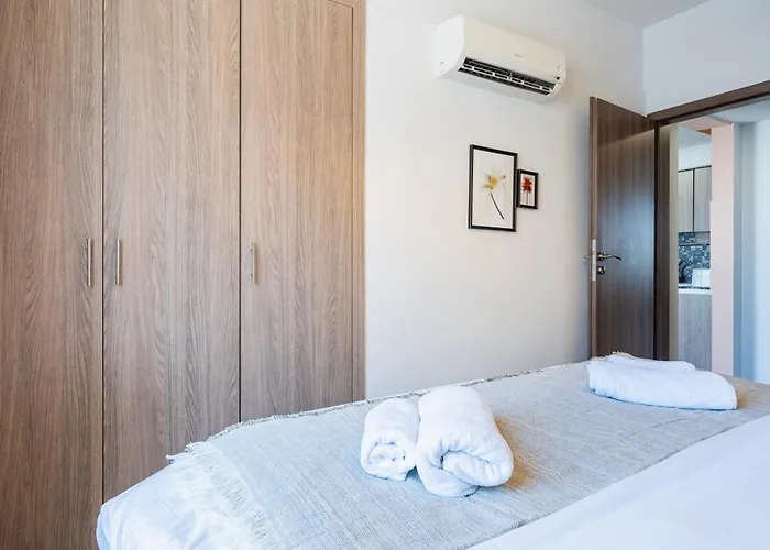 Made With 1-br By Finikoudes Apartment *