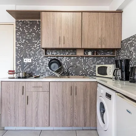 Apartament Made With 1-br By Finikoudes Larnaca